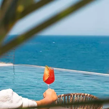 Colombos Beachfront 3*