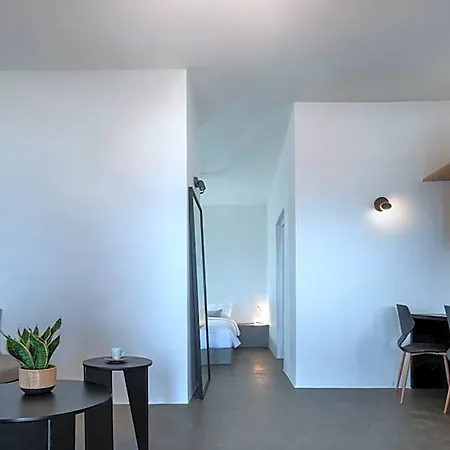 Colombos Beachfront イア